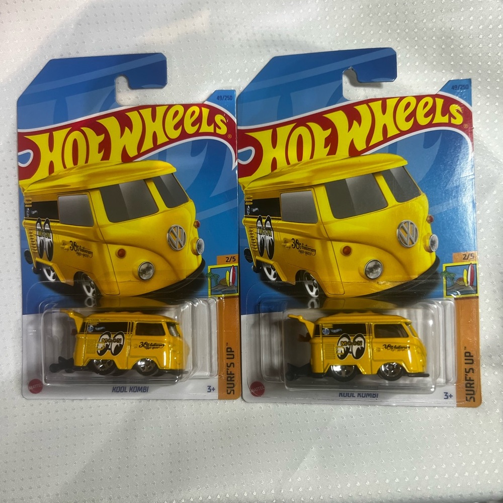 2 x Hot Wheels Moon Eyes Kool Kombi